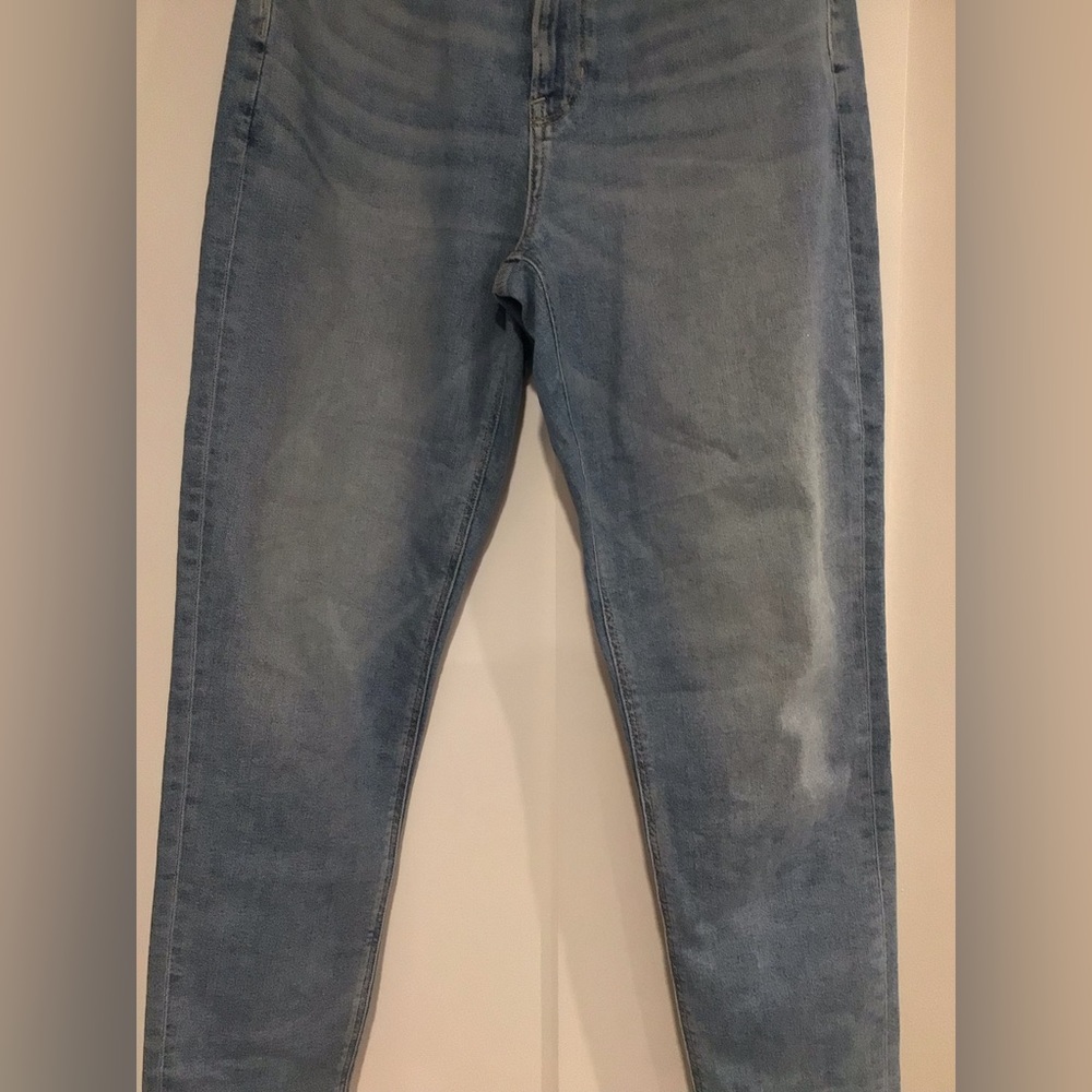 American Eagle Stretch Mom Jeans - Picture 4 of 9